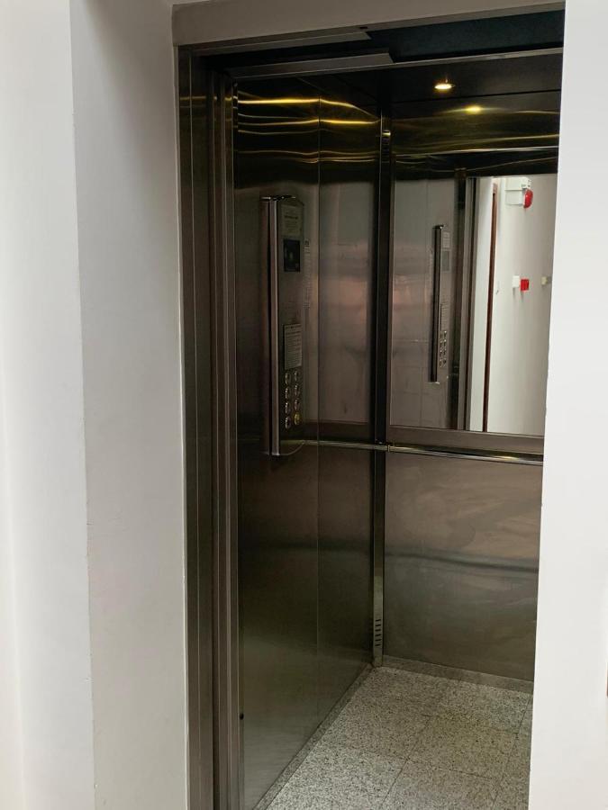 Centru Unirii Luxury Vip Apartament 2 Camere 98 Mp ! Parcare Subterana Privata Incalzita Iarna Si Climatizata Vara Doar Cu Rezervare In Limita Locurilor Disponibile ! Proprietate In Regim Hoteliep - Nu Are Bucatarie ! Бухарест Экстерьер фото
